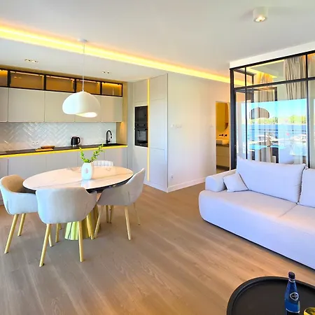 Apartment Marina Iv - Super Widok Na Jezioro, 10 M Do Wody, Taras I Balkon, Winda, Klima, Garaz *